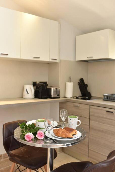 דירות Le Provencal - Center Old Antibes 1Br Flat With Ac, Wifi מראה חיצוני תמונה